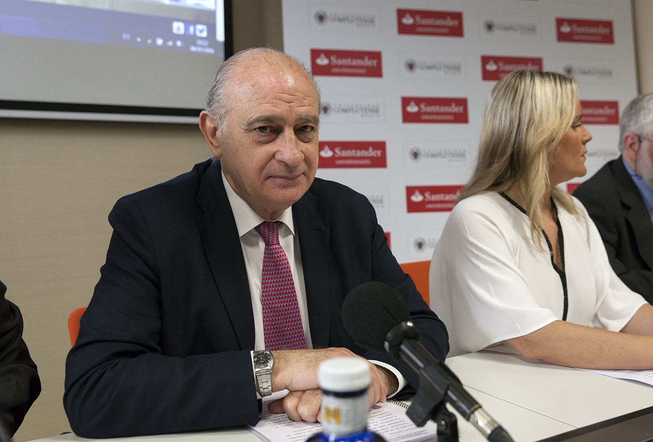 Jorge Fernández Díaz: “El adoctrinamiento de los terroristas ahora se hace a través de las redes sociales”